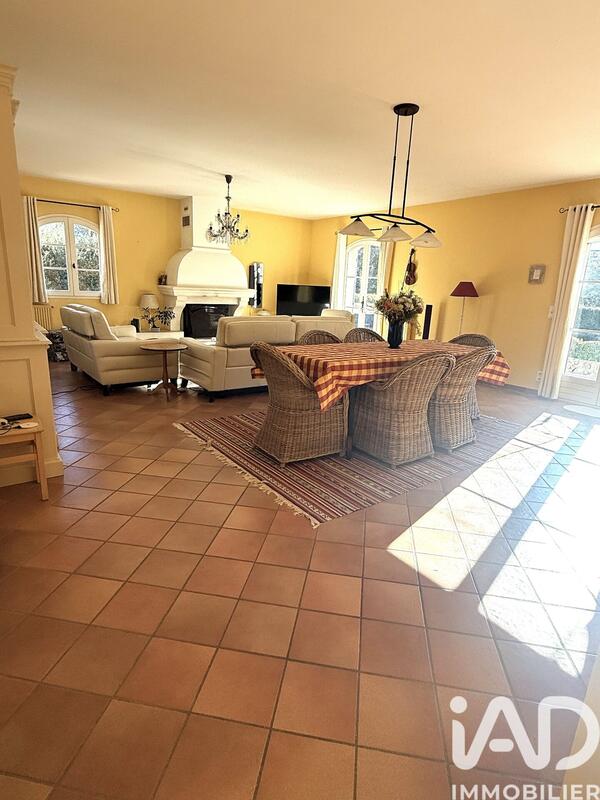 Maison - 180 m² - 7 pièces