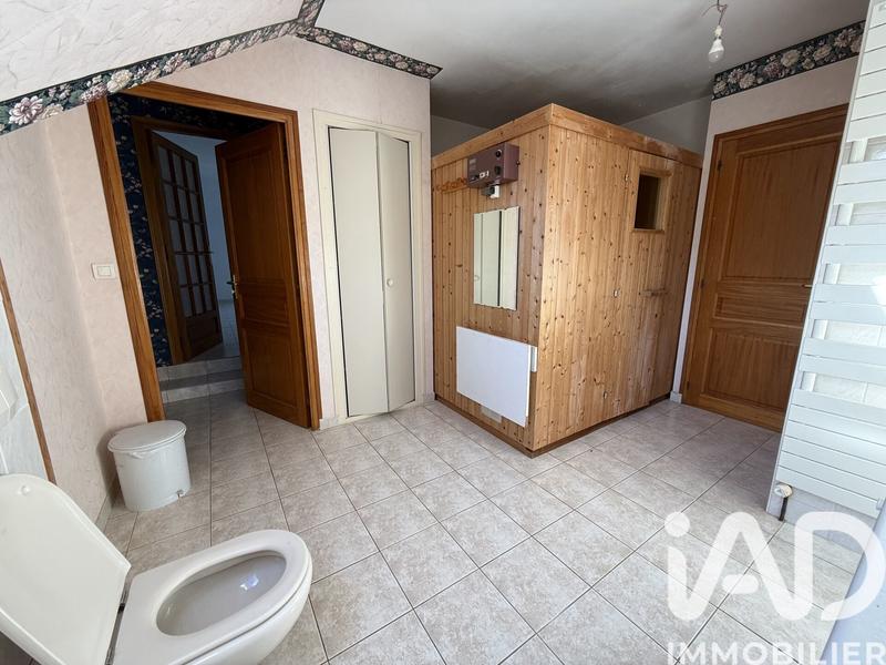 Maison - 213 m² - 9 pièces