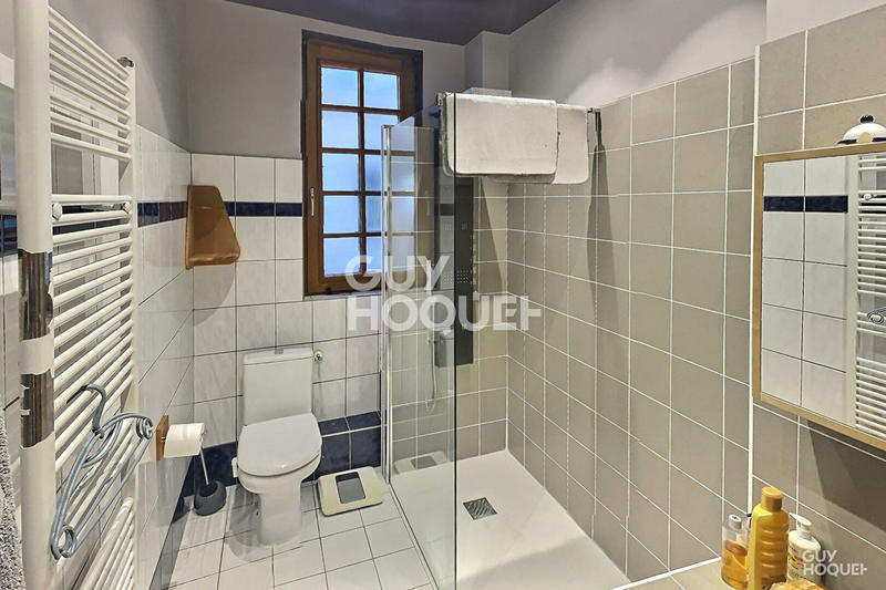 Maison - 324 m² - 8 pièces