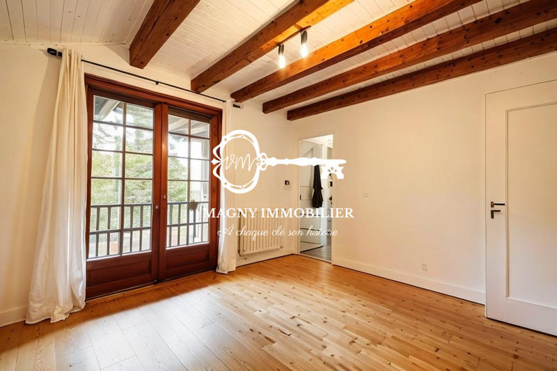 Maison - 220 m² - 7 pièces