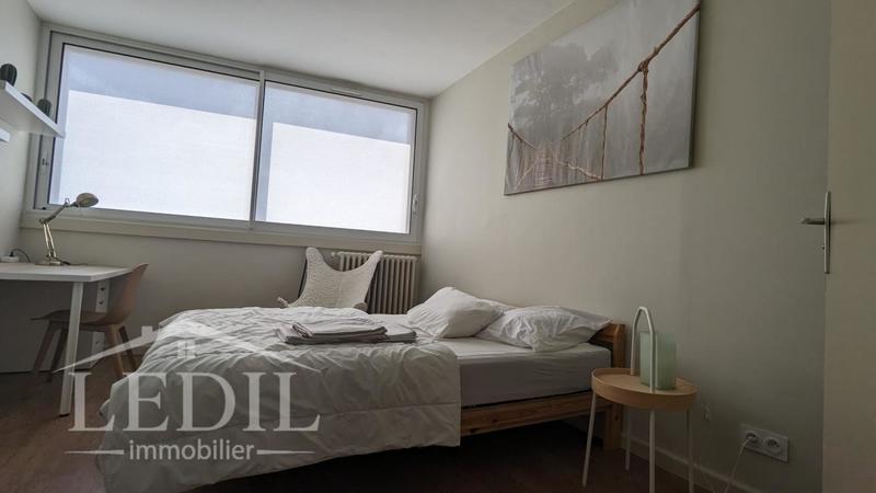 Appartement - 90 m² - 5 pièces