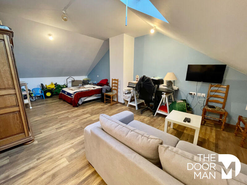 Services - 110 m² - 4 pièces