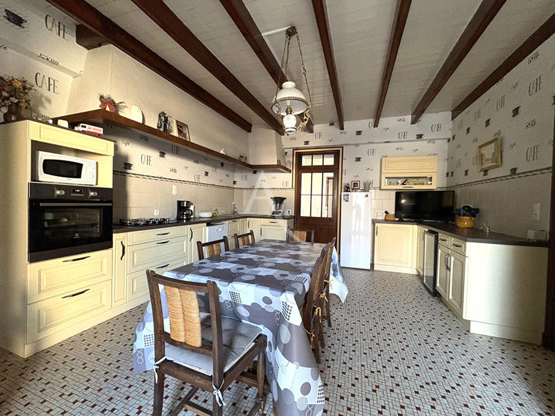 Maison - 203 m² - 8 pièces