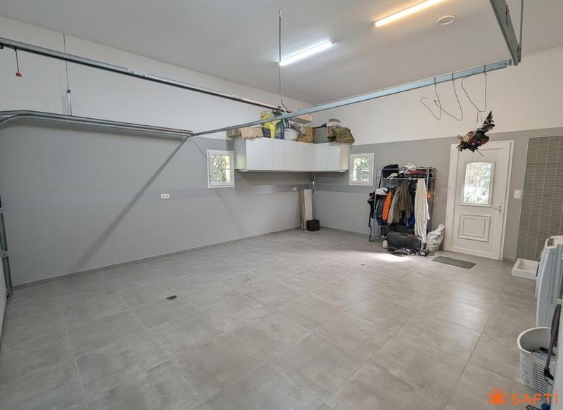 Maison - 327 m² - 7 pièces