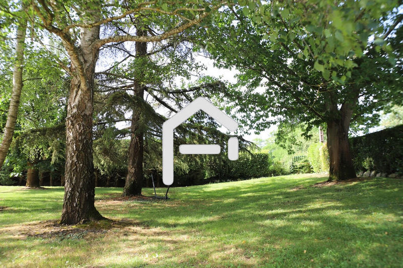 Maison - 250 m² - 6 pièces