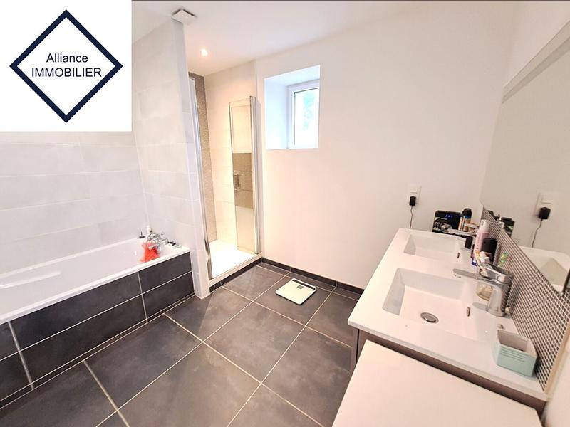 Maison - 290 m² - 16 pièces