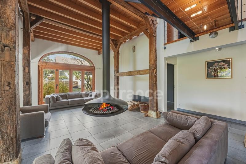 Maison - 328 m² - 8 pièces