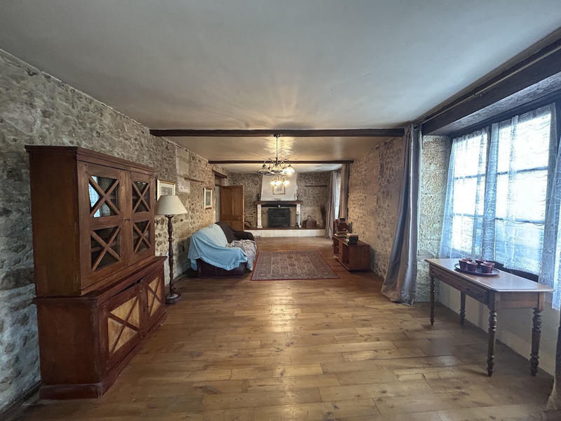 Maison en pierre - 217 m² - 6 pièces