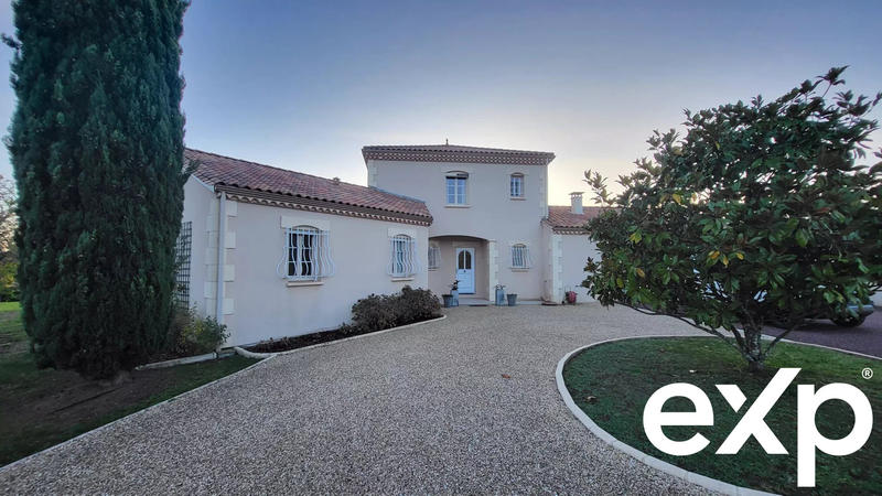 Maison - 204 m² - 5 pièces