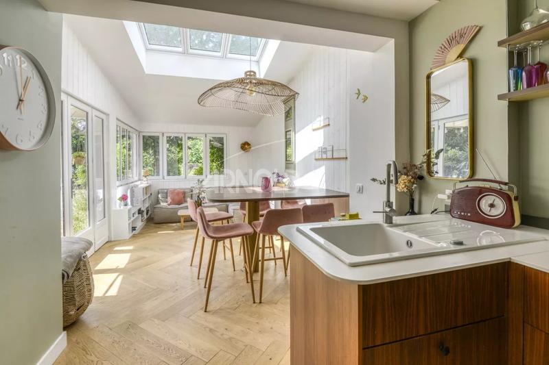 Maison - 200 m² - 10 pièces