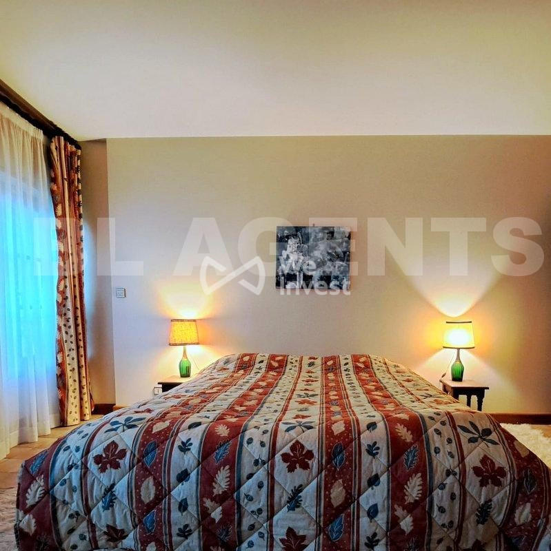 Maison - 300 m² - 7 pièces