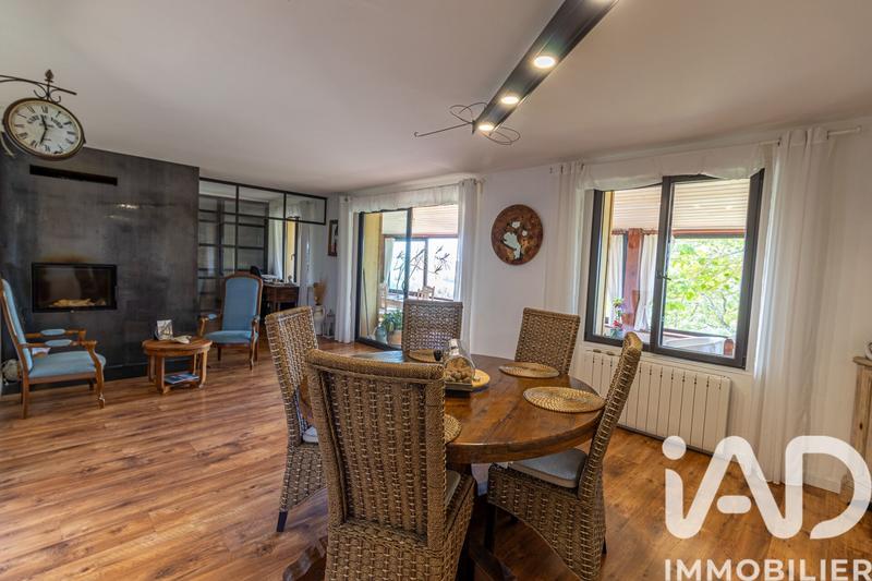 Maison - 220 m² - 5 pièces