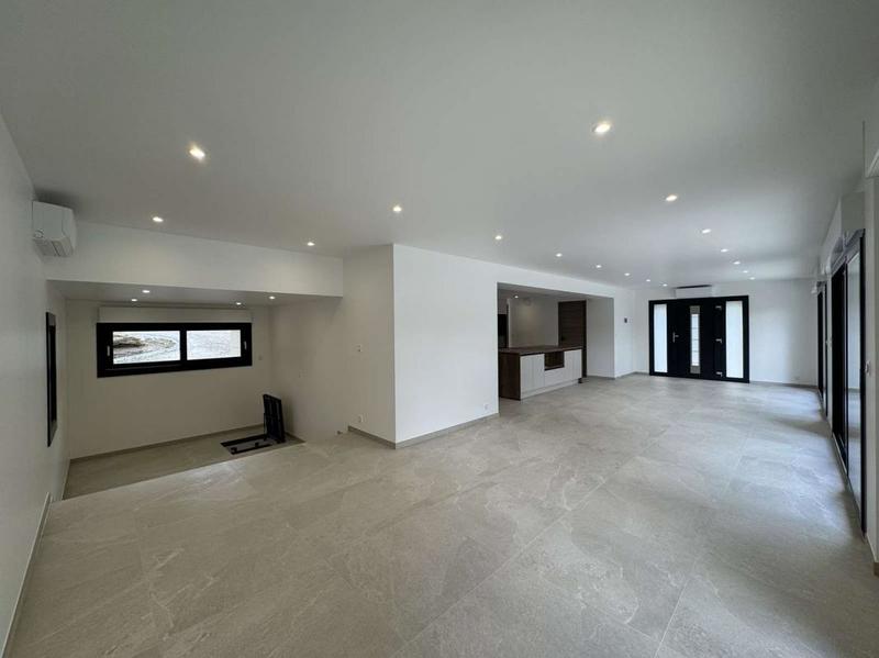 Maison - 180 m² - 5 pièces