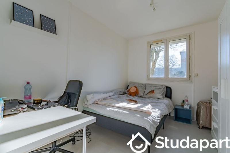 Chambre - 65 m² - 1 pièce