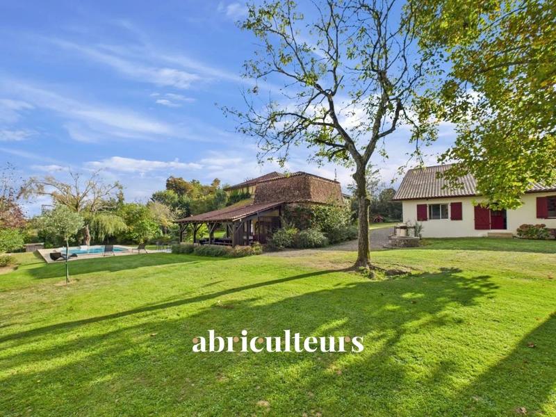 Maison ancienne - 235 m² - 8 pièces