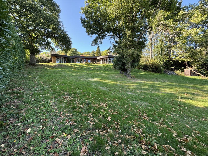 Villa - 168 m² - 9 pièces