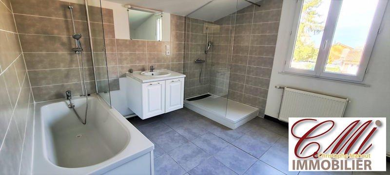 Maison - 230 m² - 9 pièces