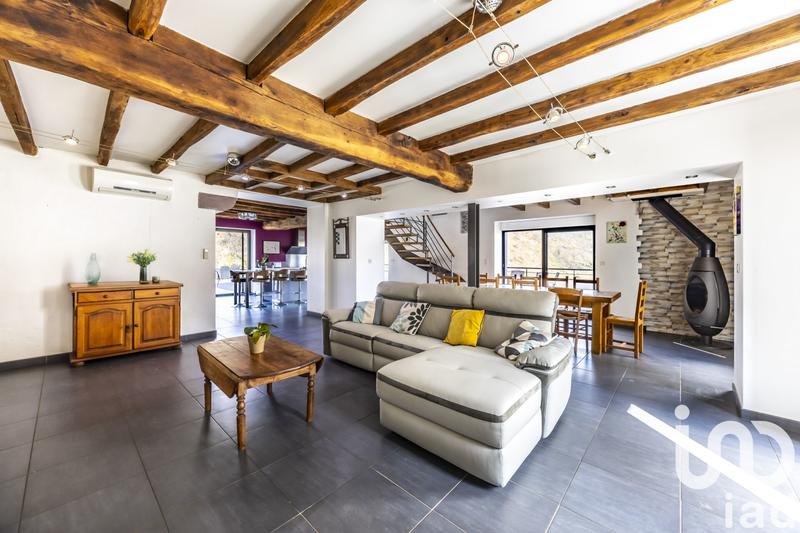 Maison - 240 m² - 5 pièces