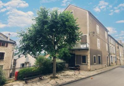 Maison de village - 187 m² - 9 pièces