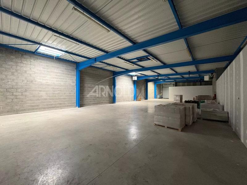 Entrepôt - 730 m² - 11 pièces