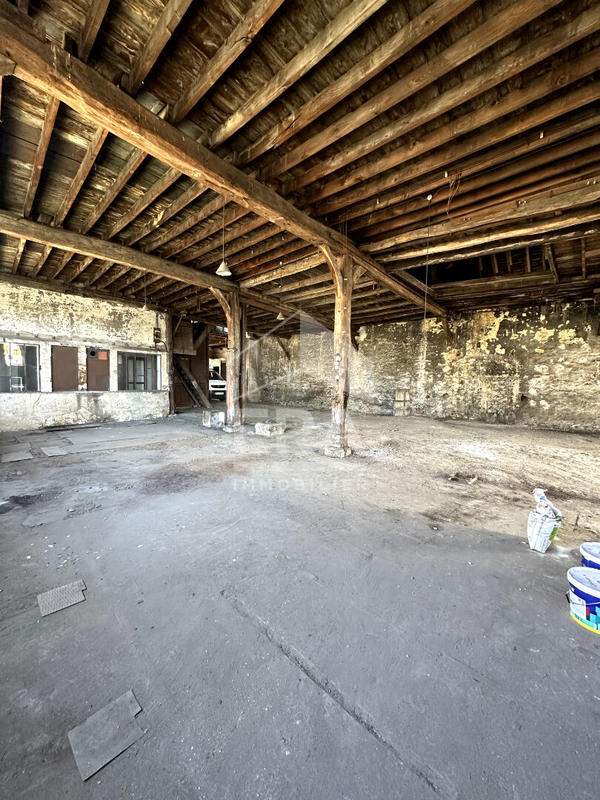 Local d'activité / Entrepôt - 617 m²