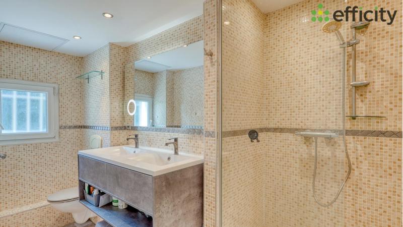 Maison - 264 m² - 8 pièces