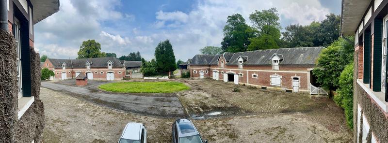 Maison - 335 m² - 10 pièces