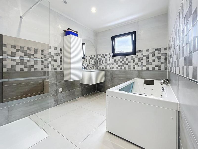 Maison - 125 m² - 4 pièces