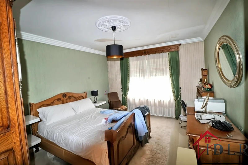 Maison - 228 m² - 7 pièces