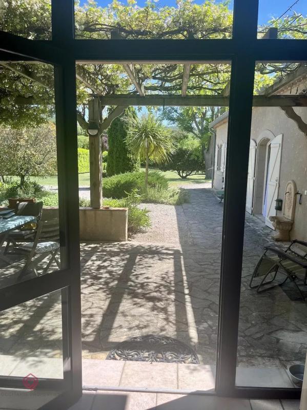 Propriété - 420 m² - 12 pièces