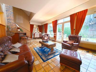 Maison - 228 m² - 9 pièces