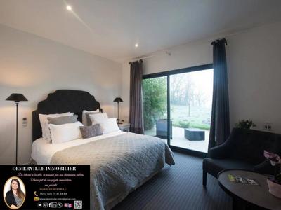 Propriété - 466 m² - 18 pièces