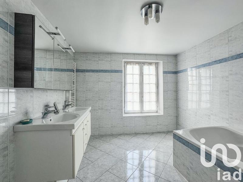 Maison - 217 m² - 8 pièces