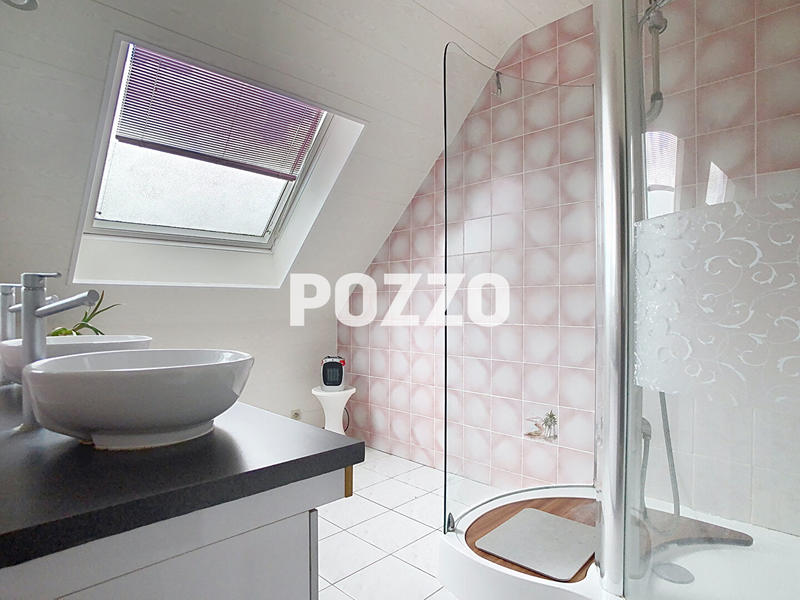 Maison - 185 m² - 10 pièces