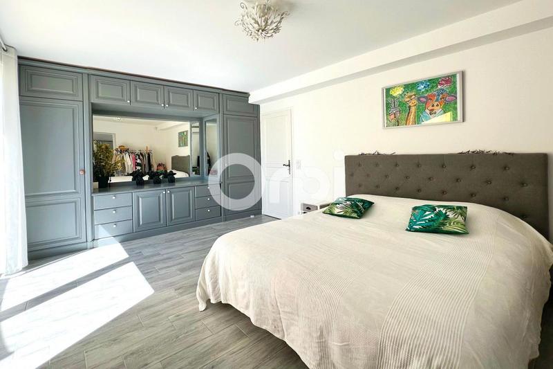 Maison - 240 m² - 8 pièces