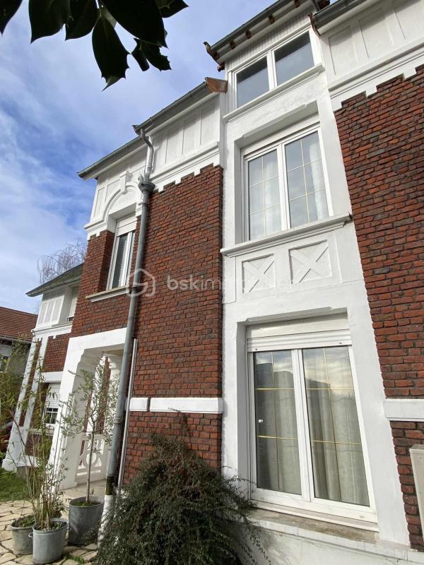 Maison - 240 m² - 8 pièces