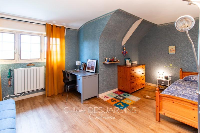 Maison - 240 m² - 8 pièces