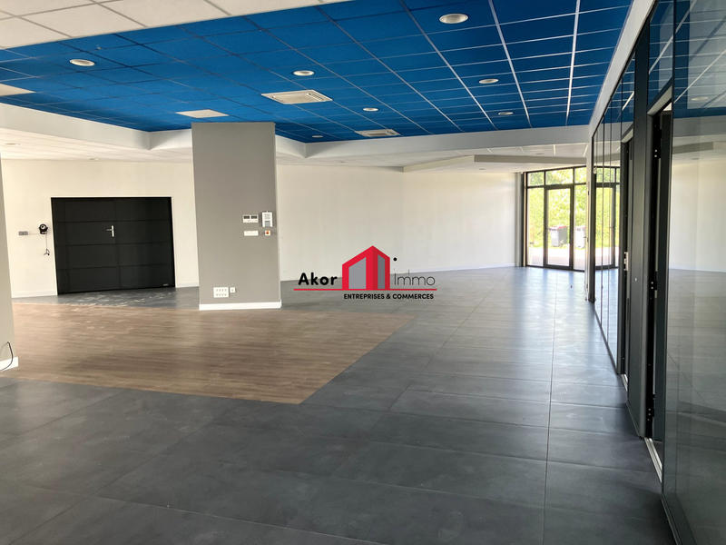 Local commercial - 330 m² - 2 pièces