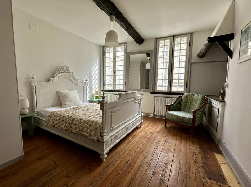 Maison - 223 m² - 9 pièces