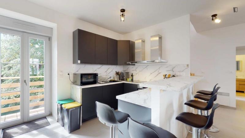 Chambre - 11 m² - 13 pièces