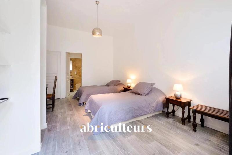 Maison ancienne - 1 000 m² - 16 pièces