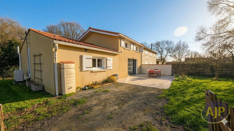 Maison - 92 m² - 4 pièces