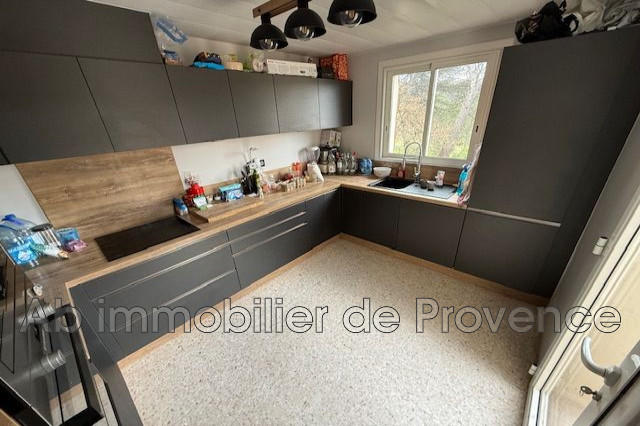Maison - 9 720 m² - 3 pièces