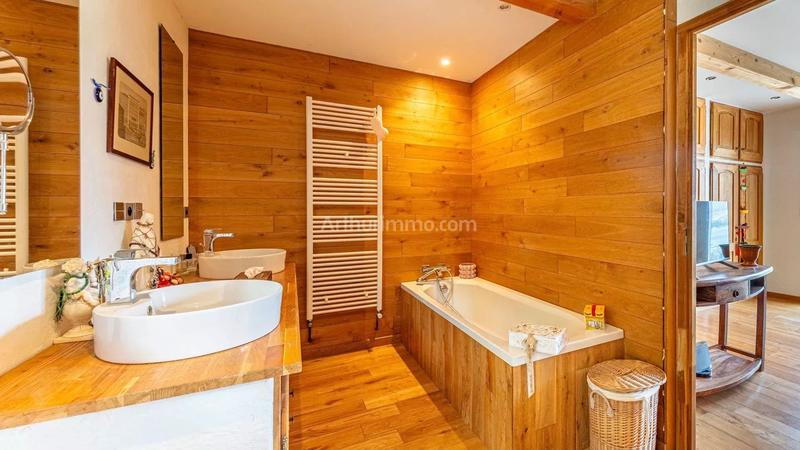 Maison - 207 m² - 10 pièces