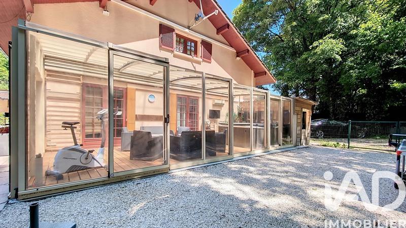 Maison - 313 m² - 9 pièces