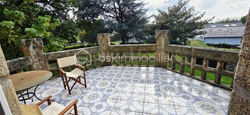 Maison - 353 m² - 12 pièces