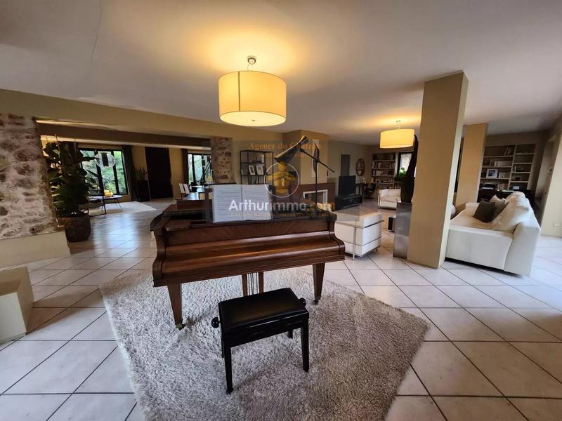 Maison - 254 m² - 10 pièces