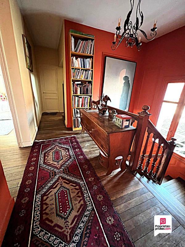 Maison - 261 m² - 13 pièces