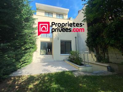 Maison - 218 m² - 9 pièces