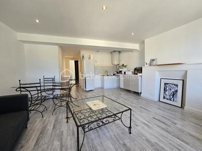 Immeuble - 85 m² - 3 pièces